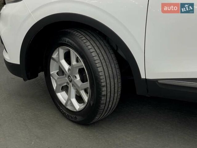 Белый Рено Kadjar, объемом двигателя 1.2 л и пробегом 85 тыс. км за 17241 $, фото 1 на Automoto.ua