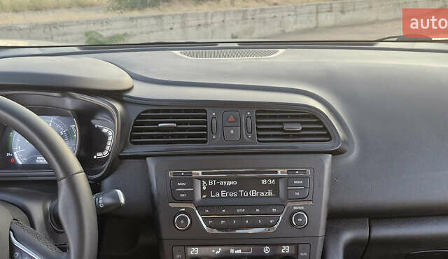 Білий Рено Kadjar, об'ємом двигуна 1.2 л та пробігом 51 тис. км за 18300 $, фото 10 на Automoto.ua