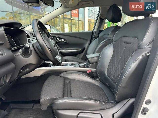 Белый Рено Kadjar, объемом двигателя 1.46 л и пробегом 50 тыс. км за 22300 $, фото 65 на Automoto.ua