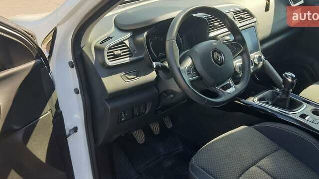 Білий Рено Kadjar, об'ємом двигуна 1.5 л та пробігом 52 тис. км за 23500 $, фото 2 на Automoto.ua