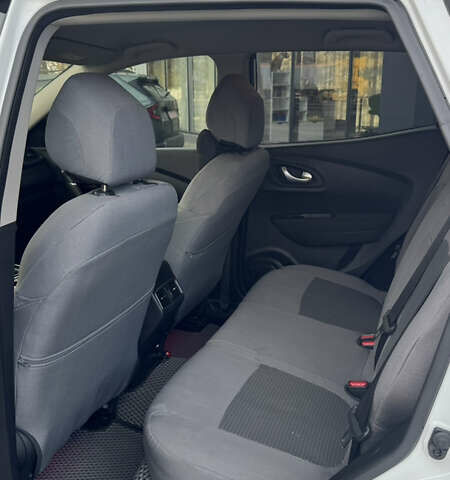 Белый Рено Kadjar, объемом двигателя 1.2 л и пробегом 51 тыс. км за 15700 $, фото 10 на Automoto.ua