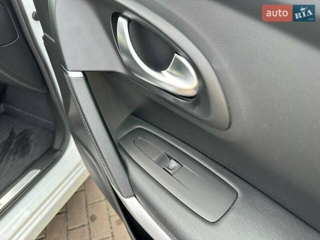 Белый Рено Kadjar, объемом двигателя 1.46 л и пробегом 50 тыс. км за 22300 $, фото 77 на Automoto.ua