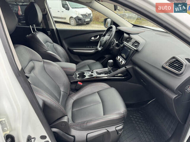 Білий Рено Kadjar, об'ємом двигуна 1.46 л та пробігом 191 тис. км за 18800 $, фото 26 на Automoto.ua