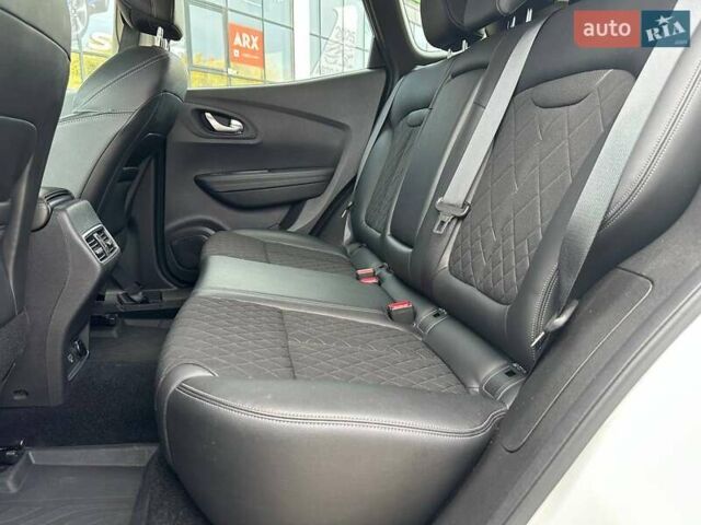 Белый Рено Kadjar, объемом двигателя 1.46 л и пробегом 50 тыс. км за 22300 $, фото 66 на Automoto.ua