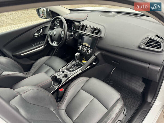 Білий Рено Kadjar, об'ємом двигуна 1.46 л та пробігом 191 тис. км за 18800 $, фото 2 на Automoto.ua