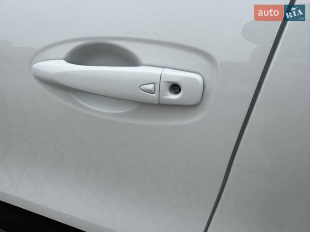 Білий Рено Kadjar, об'ємом двигуна 1.46 л та пробігом 191 тис. км за 18800 $, фото 39 на Automoto.ua