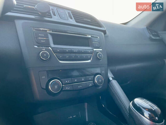 Белый Рено Kadjar, объемом двигателя 1.2 л и пробегом 65 тыс. км за 17300 $, фото 10 на Automoto.ua