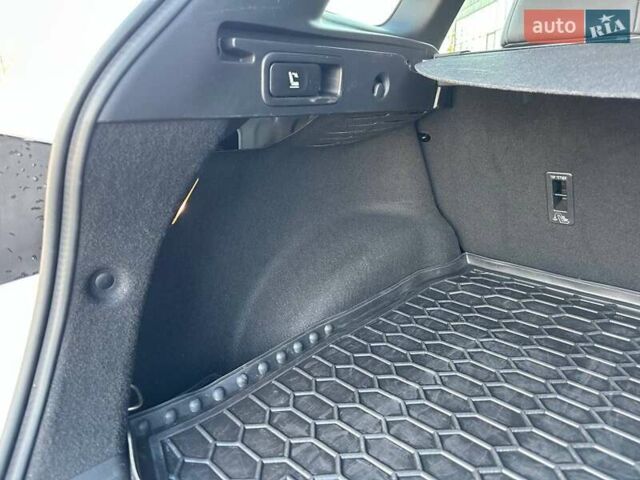 Белый Рено Kadjar, объемом двигателя 1.46 л и пробегом 50 тыс. км за 22300 $, фото 83 на Automoto.ua