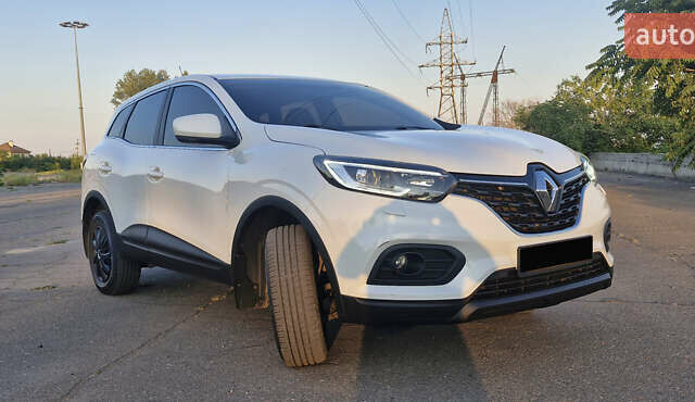 Білий Рено Kadjar, об'ємом двигуна 1.2 л та пробігом 51 тис. км за 18300 $, фото 4 на Automoto.ua