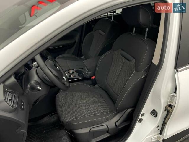 Белый Рено Kadjar, объемом двигателя 1.2 л и пробегом 85 тыс. км за 17241 $, фото 3 на Automoto.ua