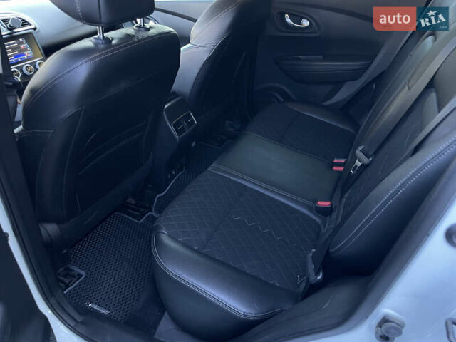 Белый Рено Kadjar, объемом двигателя 1.46 л и пробегом 103 тыс. км за 20900 $, фото 9 на Automoto.ua