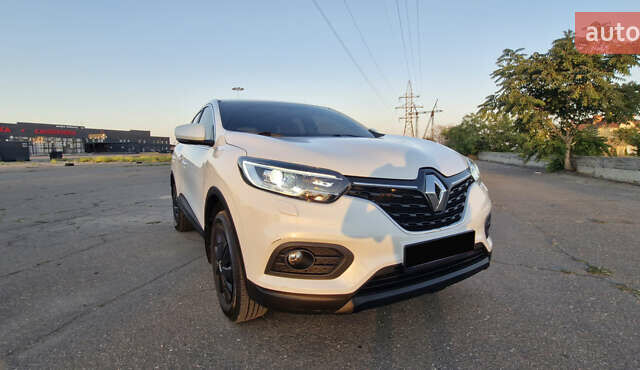 Білий Рено Kadjar, об'ємом двигуна 1.2 л та пробігом 51 тис. км за 18300 $, фото 3 на Automoto.ua