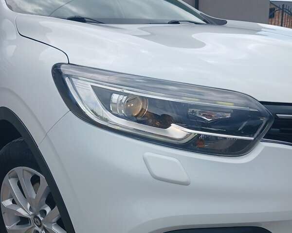 Белый Рено Kadjar, объемом двигателя 1.5 л и пробегом 117 тыс. км за 19200 $, фото 2 на Automoto.ua
