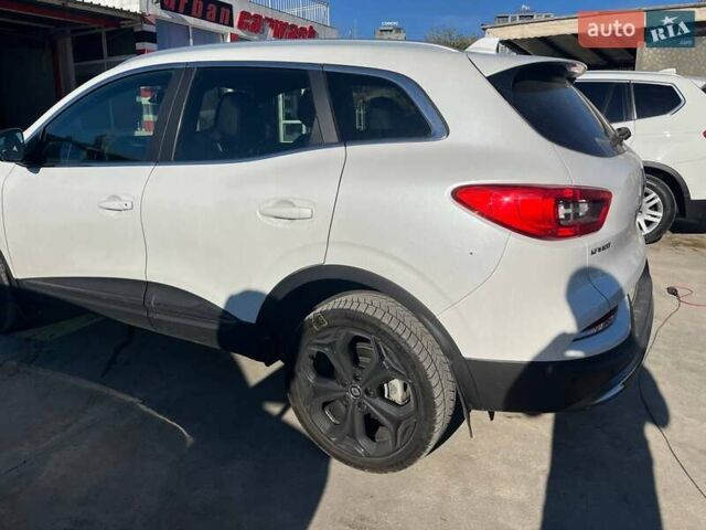Белый Рено Kadjar, объемом двигателя 1.46 л и пробегом 56 тыс. км за 21000 $, фото 3 на Automoto.ua