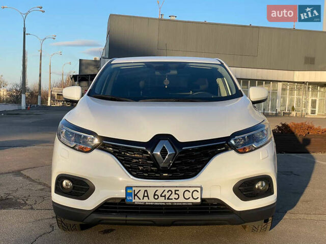 Белый Рено Kadjar, объемом двигателя 1.2 л и пробегом 65 тыс. км за 17300 $, фото 1 на Automoto.ua