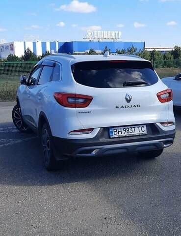 Белый Рено Kadjar, объемом двигателя 1.46 л и пробегом 103 тыс. км за 20300 $, фото 4 на Automoto.ua