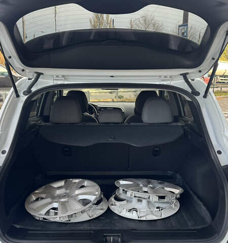 Белый Рено Kadjar, объемом двигателя 1.2 л и пробегом 51 тыс. км за 15700 $, фото 11 на Automoto.ua