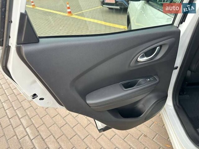 Белый Рено Kadjar, объемом двигателя 1.46 л и пробегом 50 тыс. км за 22300 $, фото 79 на Automoto.ua