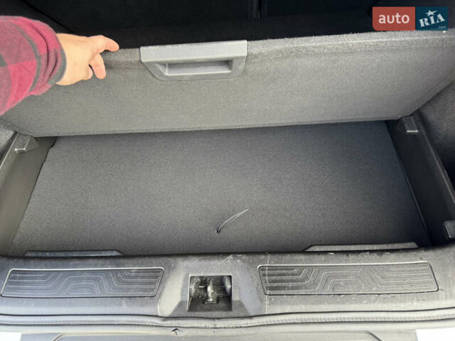 Білий Рено Kadjar, об'ємом двигуна 1.46 л та пробігом 190 тис. км за 18700 $, фото 45 на Automoto.ua