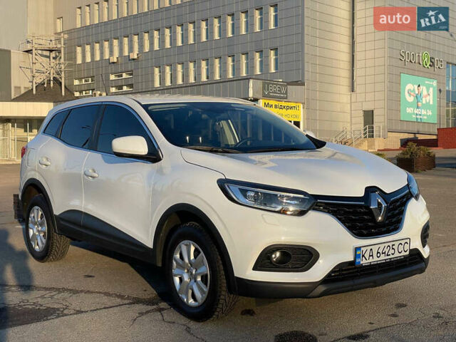 Белый Рено Kadjar, объемом двигателя 1.2 л и пробегом 65 тыс. км за 17300 $, фото 2 на Automoto.ua