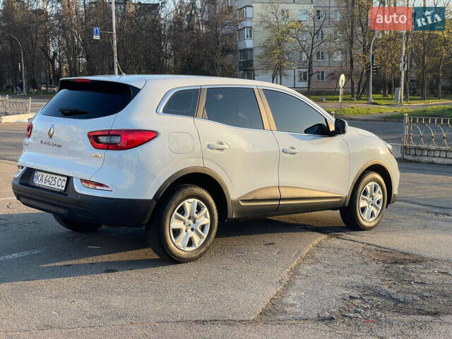 Белый Рено Kadjar, объемом двигателя 1.2 л и пробегом 65 тыс. км за 17300 $, фото 3 на Automoto.ua