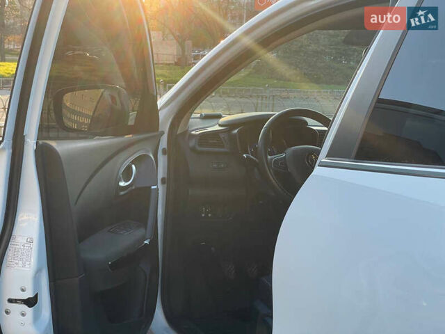 Белый Рено Kadjar, объемом двигателя 1.2 л и пробегом 65 тыс. км за 17300 $, фото 8 на Automoto.ua