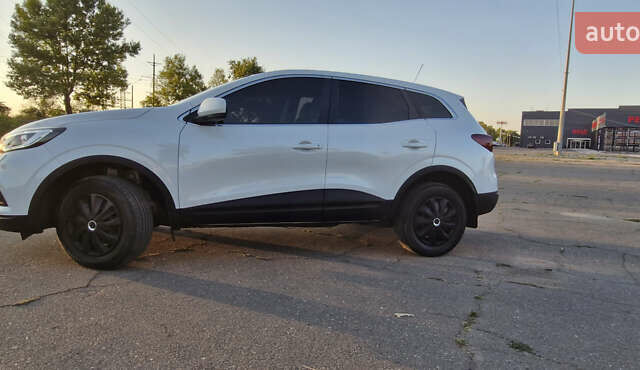 Білий Рено Kadjar, об'ємом двигуна 1.2 л та пробігом 51 тис. км за 18300 $, фото 2 на Automoto.ua