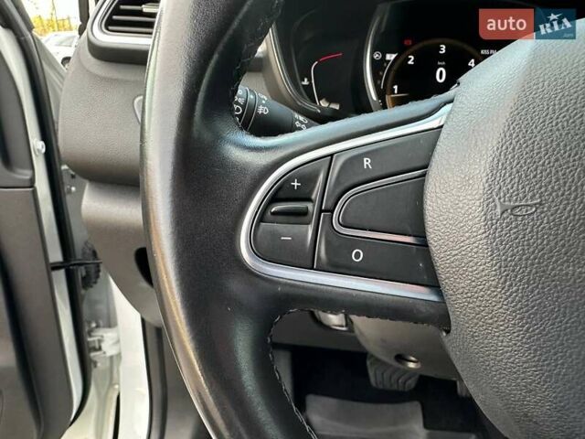 Белый Рено Kadjar, объемом двигателя 1.46 л и пробегом 50 тыс. км за 22300 $, фото 45 на Automoto.ua