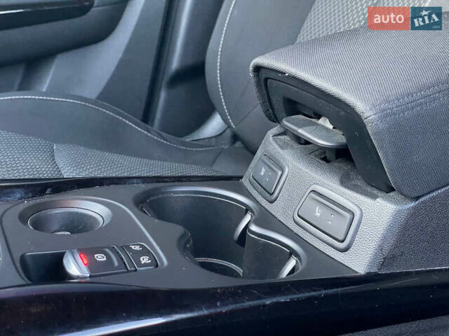 Белый Рено Kadjar, объемом двигателя 1.2 л и пробегом 65 тыс. км за 17300 $, фото 11 на Automoto.ua