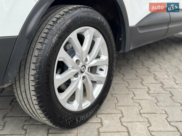 Білий Рено Kadjar, об'ємом двигуна 1.46 л та пробігом 191 тис. км за 18800 $, фото 17 на Automoto.ua