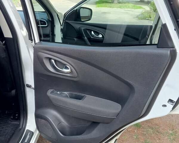 Белый Рено Kadjar, объемом двигателя 1.46 л и пробегом 230 тыс. км за 18999 $, фото 20 на Automoto.ua