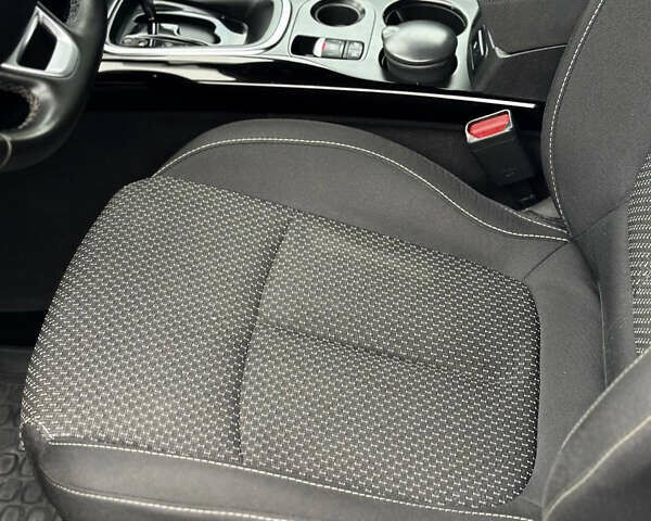 Белый Рено Kadjar, объемом двигателя 1.5 л и пробегом 97 тыс. км за 20300 $, фото 25 на Automoto.ua