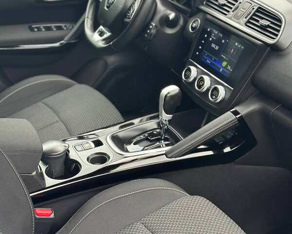 Белый Рено Kadjar, объемом двигателя 1.5 л и пробегом 97 тыс. км за 20300 $, фото 16 на Automoto.ua