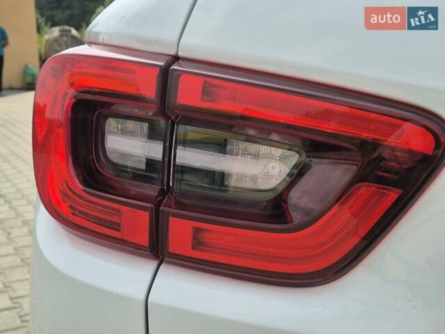 Белый Рено Kadjar, объемом двигателя 1.46 л и пробегом 73 тыс. км за 20900 $, фото 3 на Automoto.ua