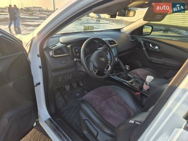 Белый Рено Kadjar, объемом двигателя 1.46 л и пробегом 73 тыс. км за 20900 $, фото 16 на Automoto.ua