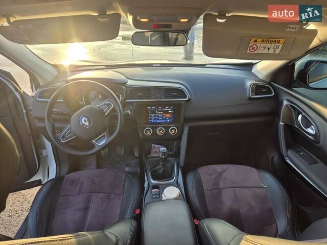Белый Рено Kadjar, объемом двигателя 1.46 л и пробегом 73 тыс. км за 20900 $, фото 15 на Automoto.ua