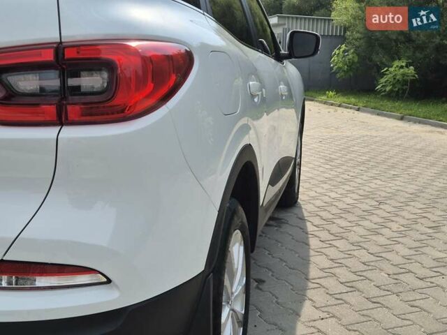 Белый Рено Kadjar, объемом двигателя 1.46 л и пробегом 73 тыс. км за 20900 $, фото 7 на Automoto.ua