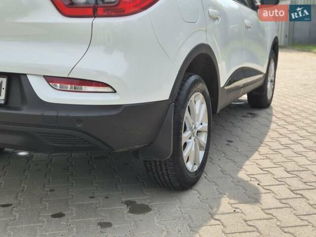Белый Рено Kadjar, объемом двигателя 1.46 л и пробегом 73 тыс. км за 20900 $, фото 27 на Automoto.ua