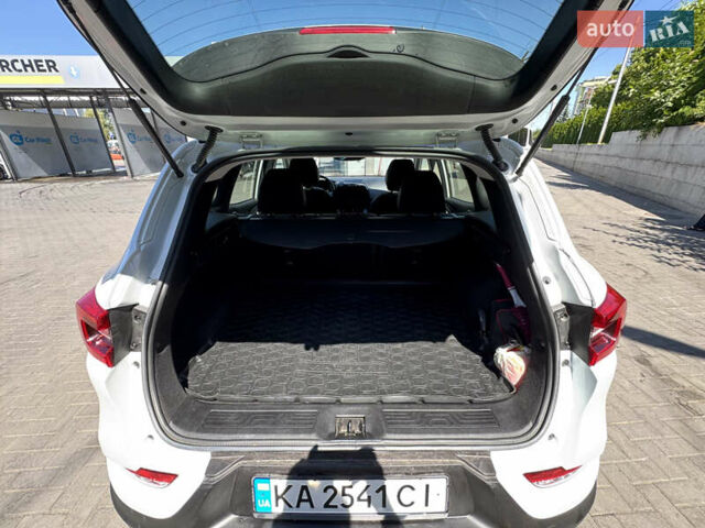 Белый Рено Kadjar, объемом двигателя 1.46 л и пробегом 165 тыс. км за 23300 $, фото 6 на Automoto.ua