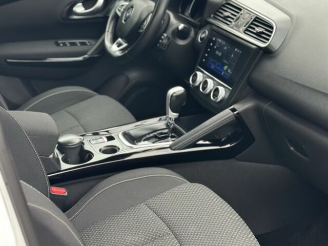 Рено Kadjar 2021 в Чернигове на Automoto.ua Белый Рено Kadjar, объемом двигателя 1.5 л и пробегом 97 тыс. км за 19777 $, фото 6 на Automoto.ua