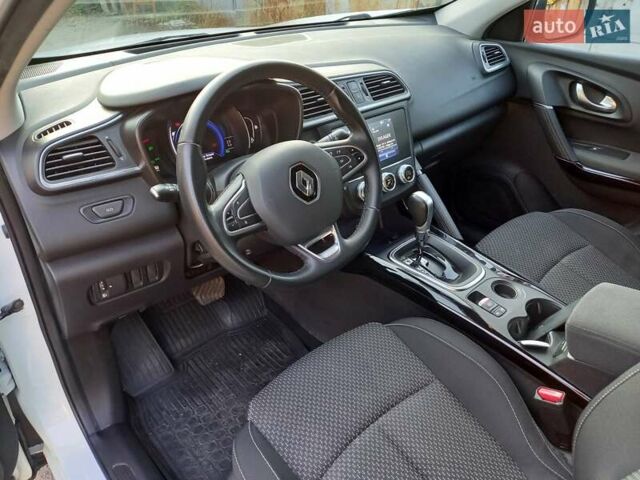 Білий Рено Kadjar, об'ємом двигуна 1.5 л та пробігом 102 тис. км за 19999 $, фото 8 на Automoto.ua