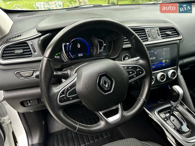 Белый Рено Kadjar, объемом двигателя 1.5 л и пробегом 97 тыс. км за 20300 $, фото 23 на Automoto.ua