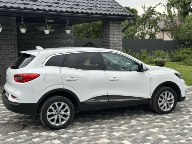 Рено Kadjar 2021 в Чернигове на Automoto.ua Белый Рено Kadjar, объемом двигателя 1.5 л и пробегом 97 тыс. км за 19777 $, фото 2 на Automoto.ua