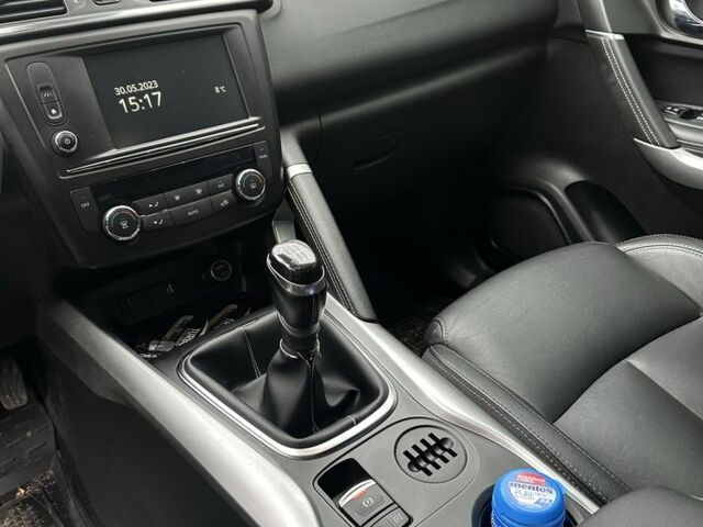 Черный Рено Kadjar, объемом двигателя 1.5 л и пробегом 216 тыс. км за 18000 $, фото 3 на Automoto.ua