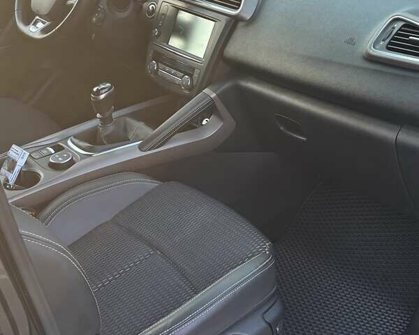 Черный Рено Kadjar, объемом двигателя 1.6 л и пробегом 147 тыс. км за 16900 $, фото 18 на Automoto.ua