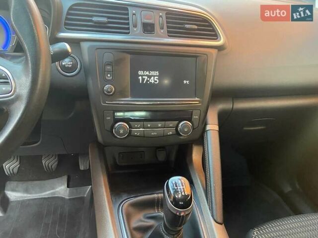 Черный Рено Kadjar, объемом двигателя 1.5 л и пробегом 183 тыс. км за 14200 $, фото 28 на Automoto.ua