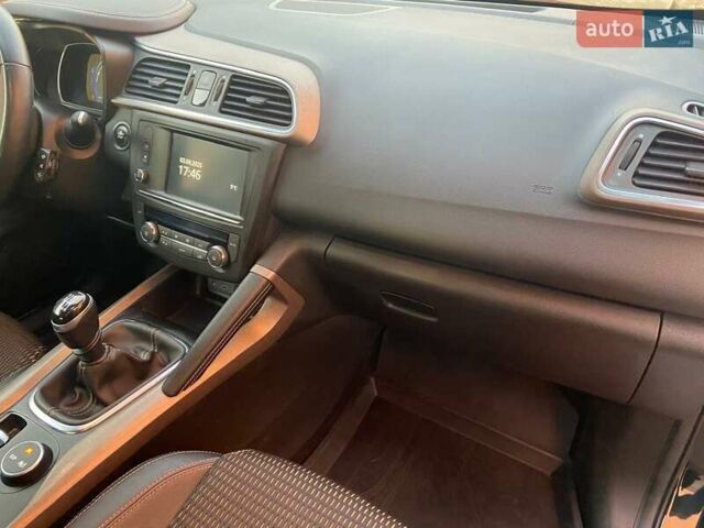 Черный Рено Kadjar, объемом двигателя 1.5 л и пробегом 183 тыс. км за 14200 $, фото 37 на Automoto.ua