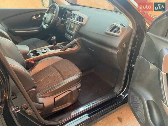 Черный Рено Kadjar, объемом двигателя 1.5 л и пробегом 183 тыс. км за 14200 $, фото 35 на Automoto.ua
