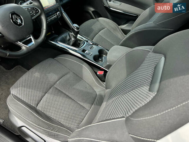 Черный Рено Kadjar, объемом двигателя 1.6 л и пробегом 175 тыс. км за 16481 $, фото 27 на Automoto.ua