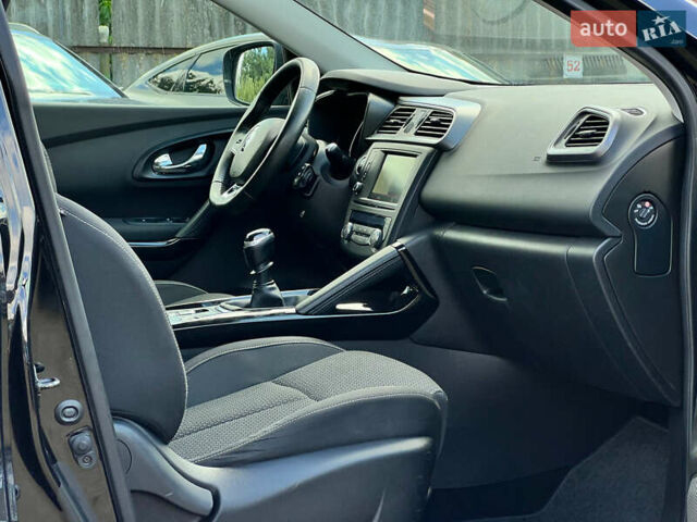 Черный Рено Kadjar, объемом двигателя 1.6 л и пробегом 175 тыс. км за 16481 $, фото 33 на Automoto.ua